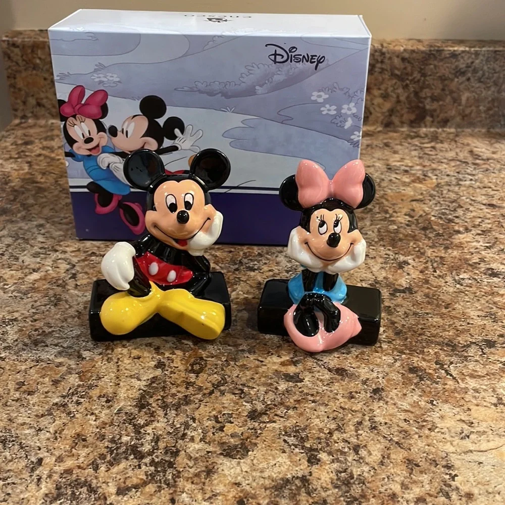 🔴SOLD🔴 Disney Mickey and Minnie Salt and Pepper Shakers set - Picture 1 of 5